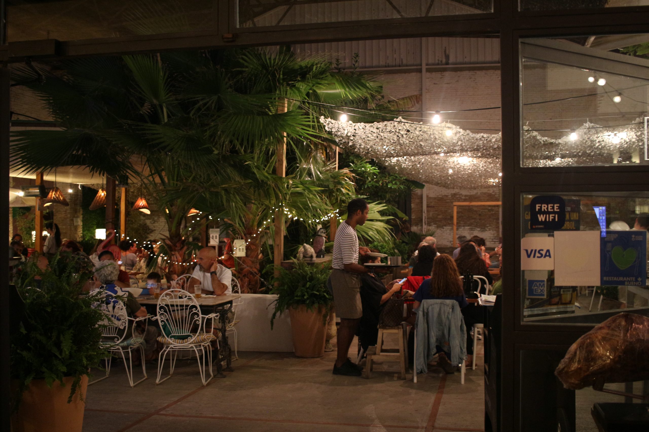 Restobar Lindala in the evening